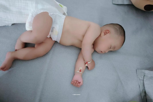 中山宝宝口水多怎么回事